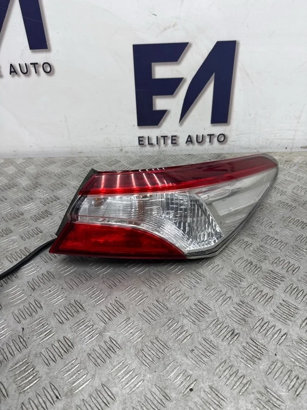 Фонарь наружный Toyota Camry 2019 8155133660 XV70 2.0, правый
