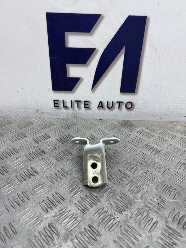 Петля двери Toyota Camry 2019 687100D091 XV70 2.0, передняя правая