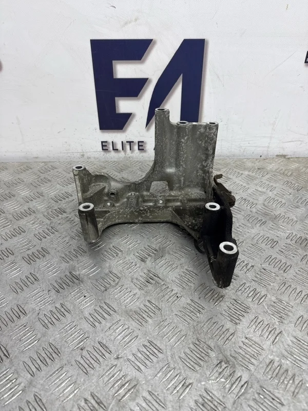 Кронштейн двигателя Renault Koleos 2008 13507JA00A 1 2.5, правый
