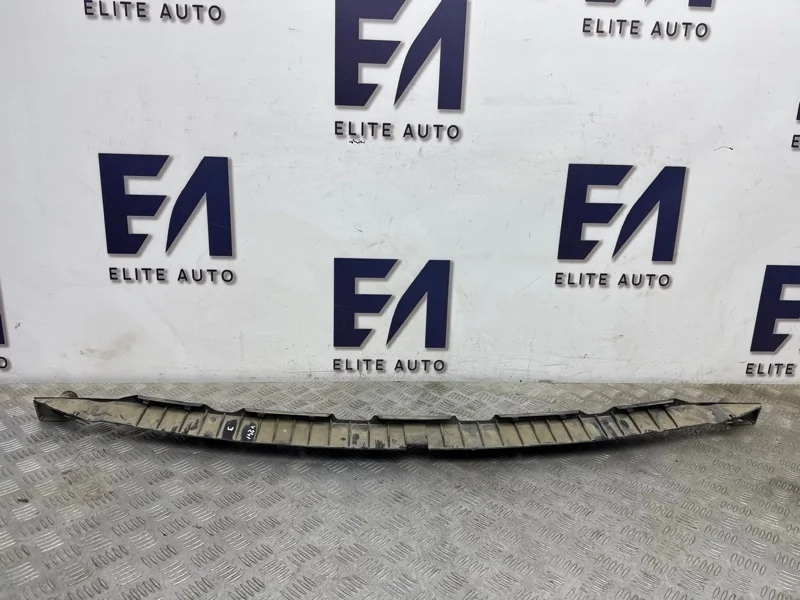 Кронштейн бампера VW Touareg 2008 7L6807863 7L 3.0D, задний