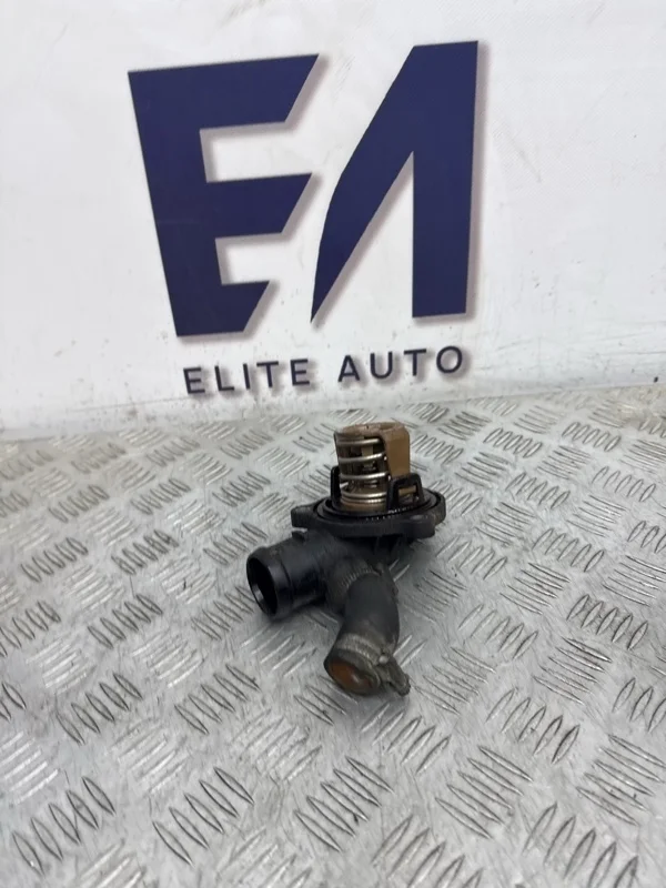 Корпус термостата VW Touareg 2008 059121111N 7L 3.0D