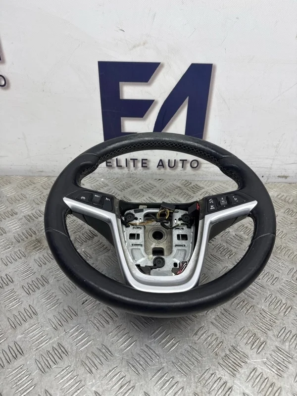 Руль Opel Astra 2012 13351025 J 1.4