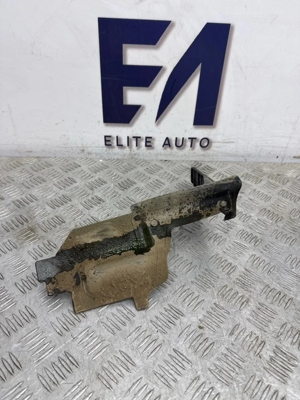 Дефлектор радиатора Opel Astra 2012 13337114 J 1.4, правый