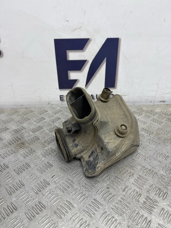Резонатор воздушного фильтра Opel Astra 2012 13337770 J 1.4