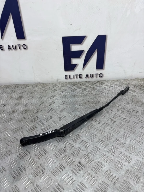 Поводок дворника Opel Astra GTC 2013 13317343 J 1.4, левый