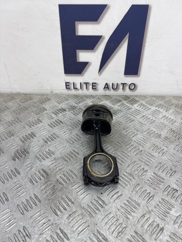 Поршень шатун Renault Fluence 2013 7701476929 1.6