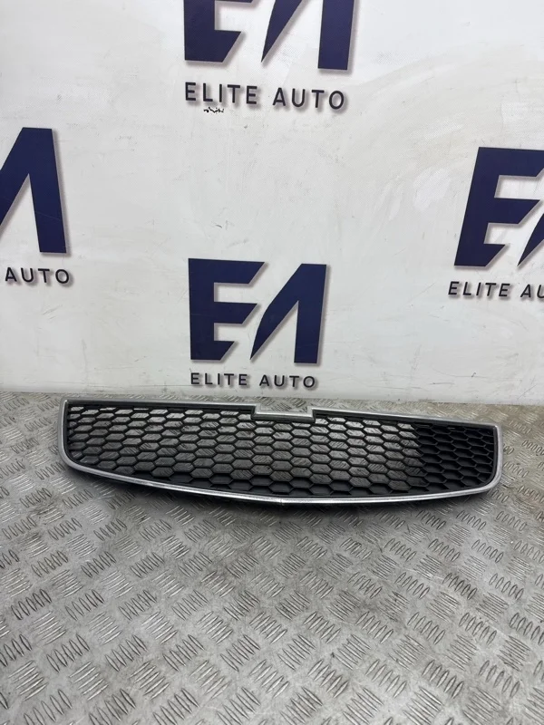 Решетка радиатора Chevrolet Cruze 2010 96850786 1.6