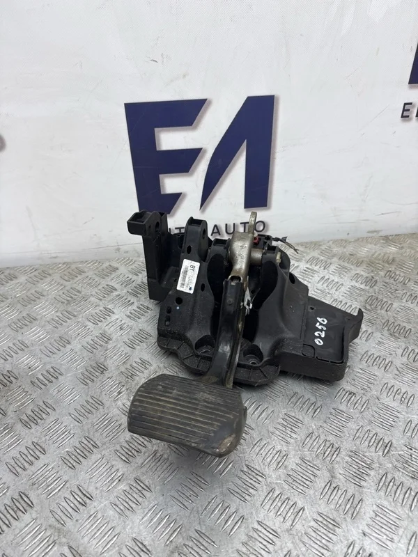 Педаль тормоза Opel Corsa 2008 55700896 D 1.4