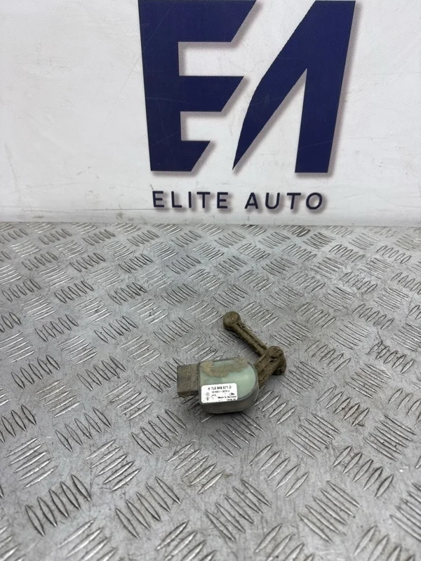 Датчик положения кузова Porsche Cayenne GTS 2008 7L0616571D 957 4.8, задний правый