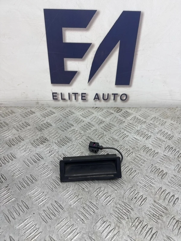 Кнопка открывания багажника Porsche Cayenne 2009 1J0827566L 957 3.0D