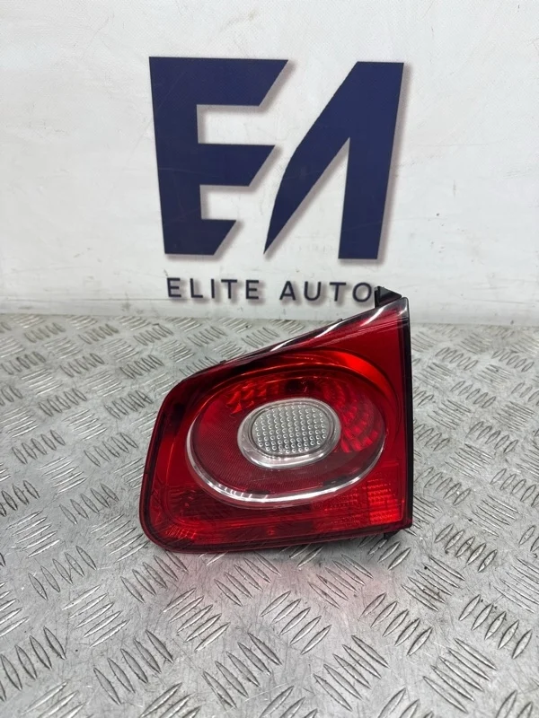 Фонарь внутренний VW Tiguan 2008 5N0945094B 1 1, правый