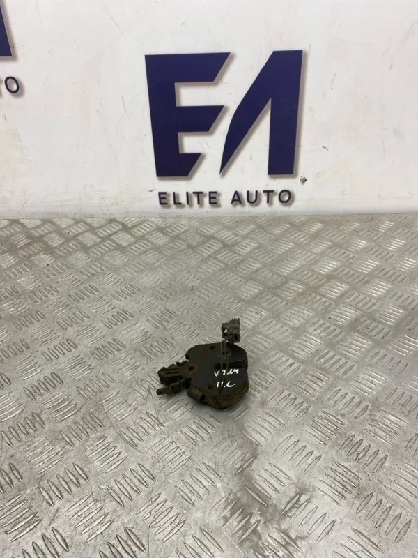 Замок капота Volvo XC70 2005 31218475 2.5T, левый