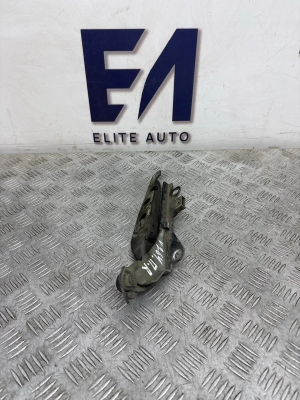 Петля капота Volvo XC70 2005 31217345 2.5T, правая
