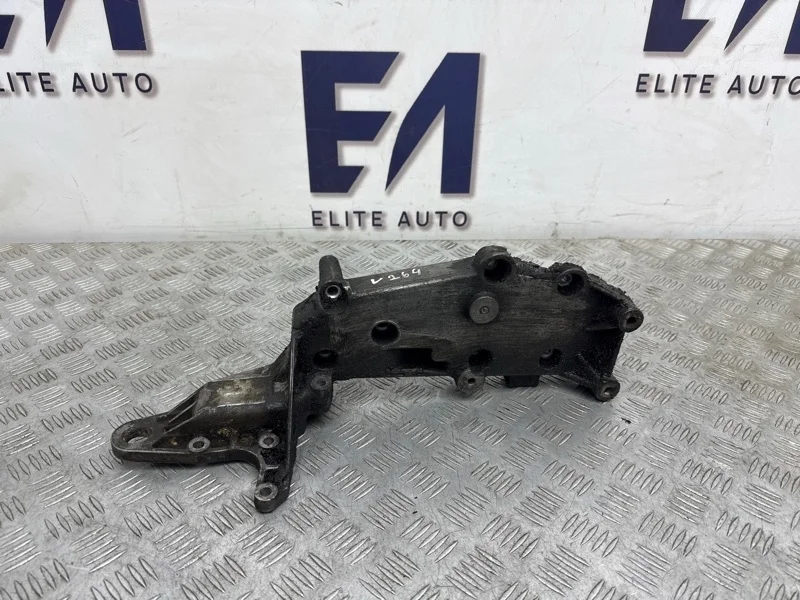 Кронштейн генератора Volvo XC70 2005 9497106 2.5T