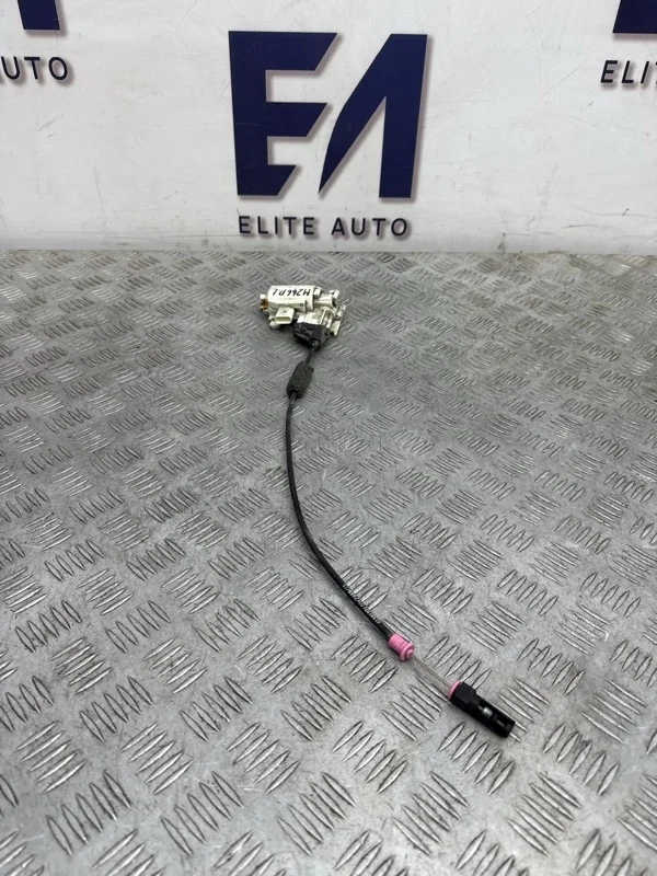Доводчик двери Mercedes S500 2014 A2227601300 W222 4.7, передний левый