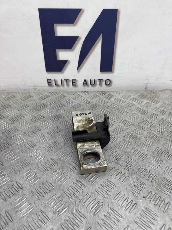 Кронштейн радиатора Mercedes S500 2014 2226261431 W222 4.7, правый