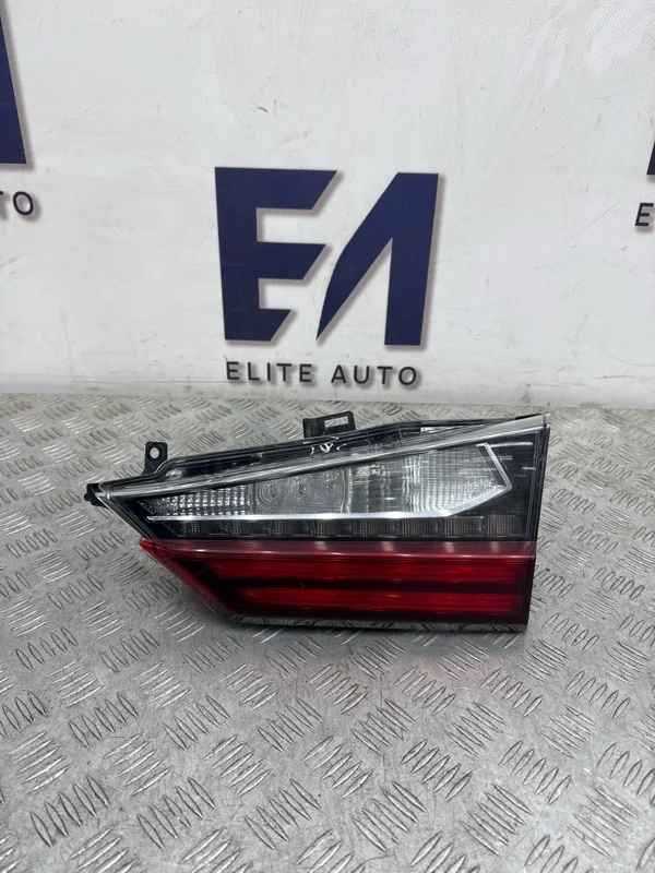 Фонарь внутренний Lexus RX 2017 8158148201 4 3.5, правый