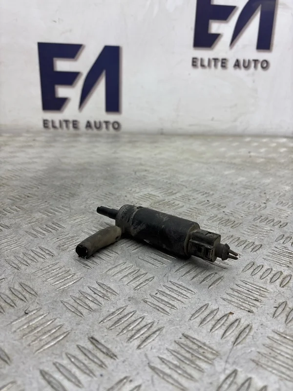 Насос омывателя фар VW Touareg 2007 3B0955681 7L 2.5D