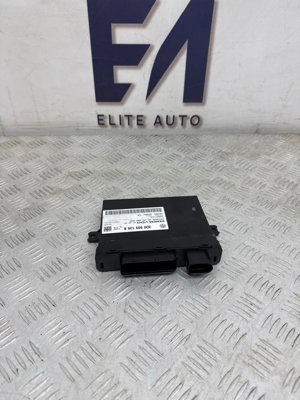 Блок управления центральным замком VW Touareg 2007 3D0909139B 7L 2.5D