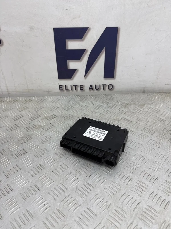Блок комфорта VW Touareg 2007 7L6937049AF 7L 2.5D