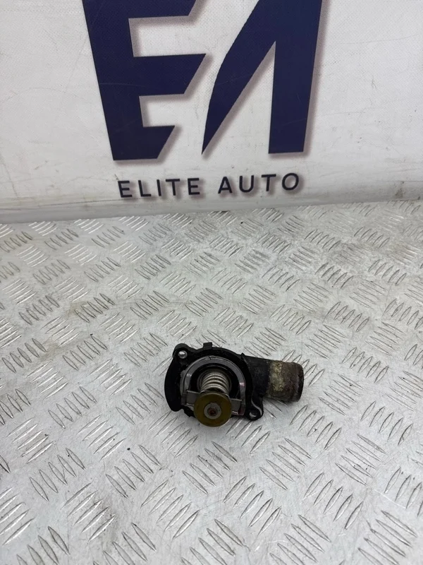 Термостат VW Touareg 2007 070121114 7L 2.5D