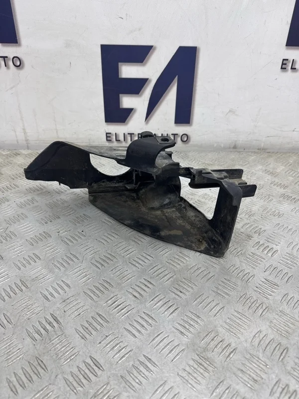 Кронштейн фар Audi Q7 2008 4L0941613 4L 4.2, левый