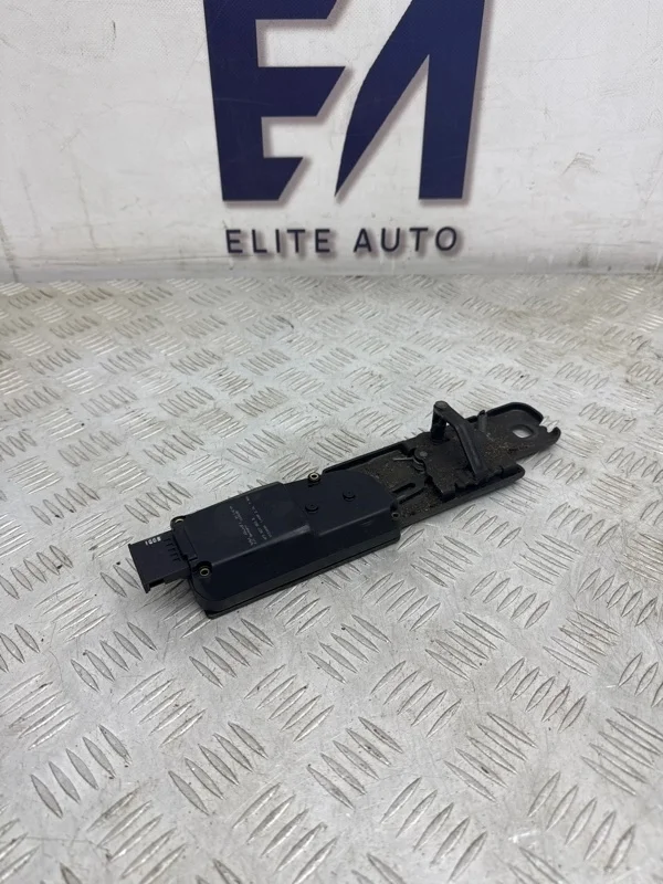Замок багажника Audi Q7 2008 4F9827383B 4L 4.2