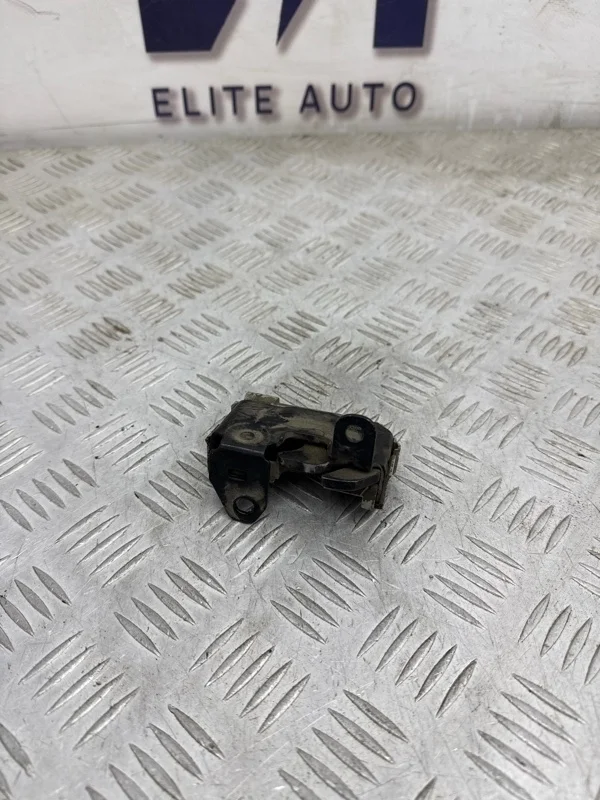 Замок капота Mercedes ML63 AMG 2013 A2048800260 W166 5.5, правый