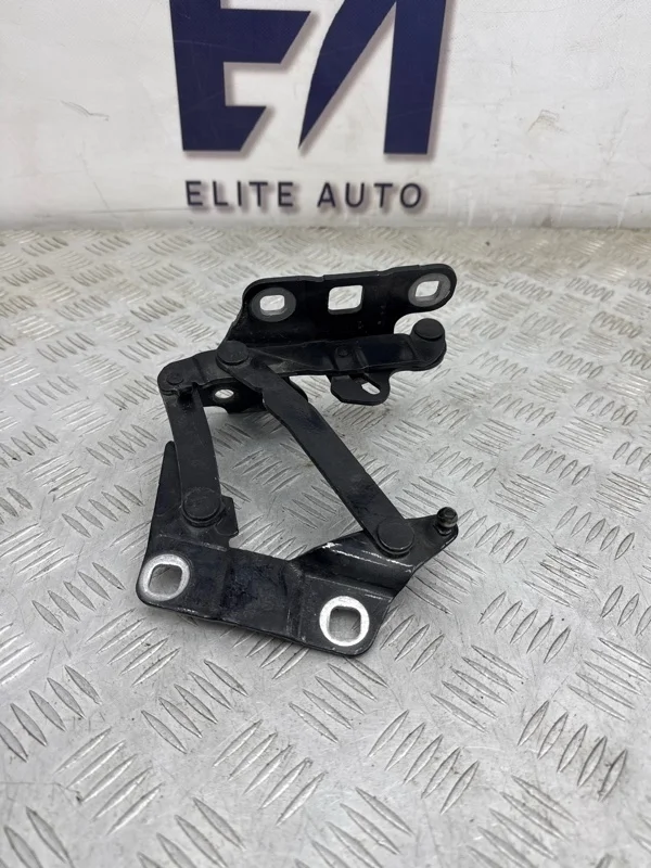Петля капота Mercedes ML63 AMG 2013 A1668800028 W166 5.5, левая