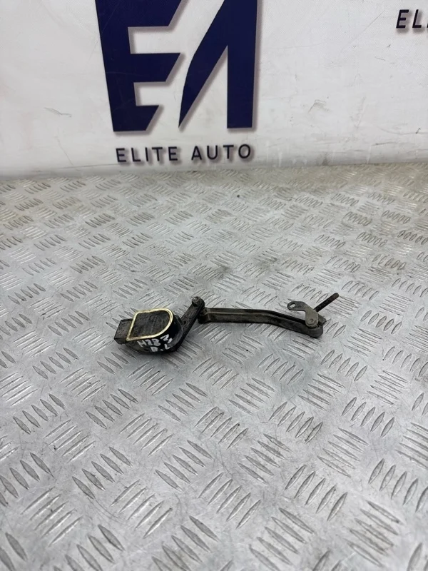 Датчик положения кузова Mercedes ML63 AMG 2013 A0045429918 W166 5.5, передний левый