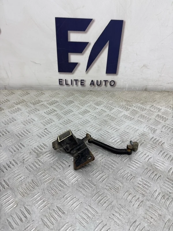 Датчик положения кузова Mercedes ML 2006 A0105427717 W164 3.2D, передний левый