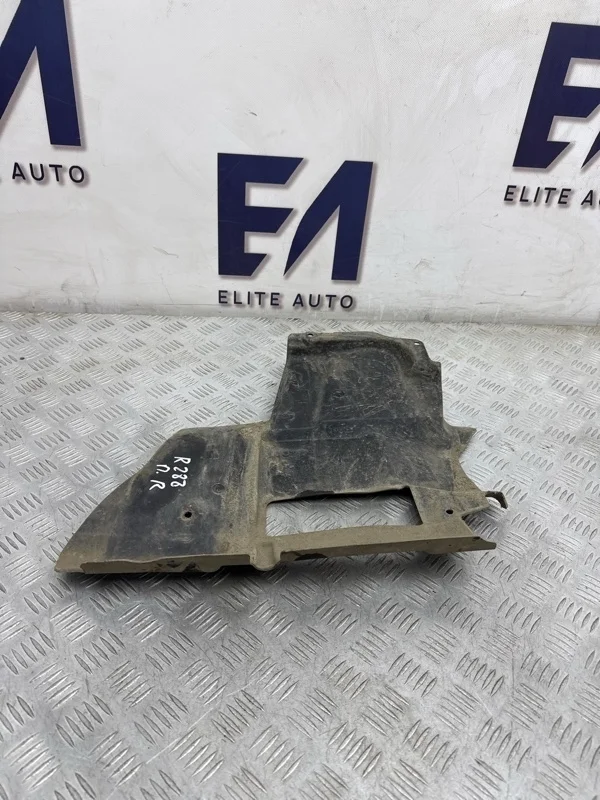 Пыльник двигателя LR Range Rover Vogue 2009 CLF000141 L322 3.6D, правый
