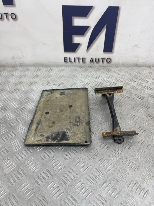 Площадка АКБ Toyota Harrier 2005 7443133011 2 2.4