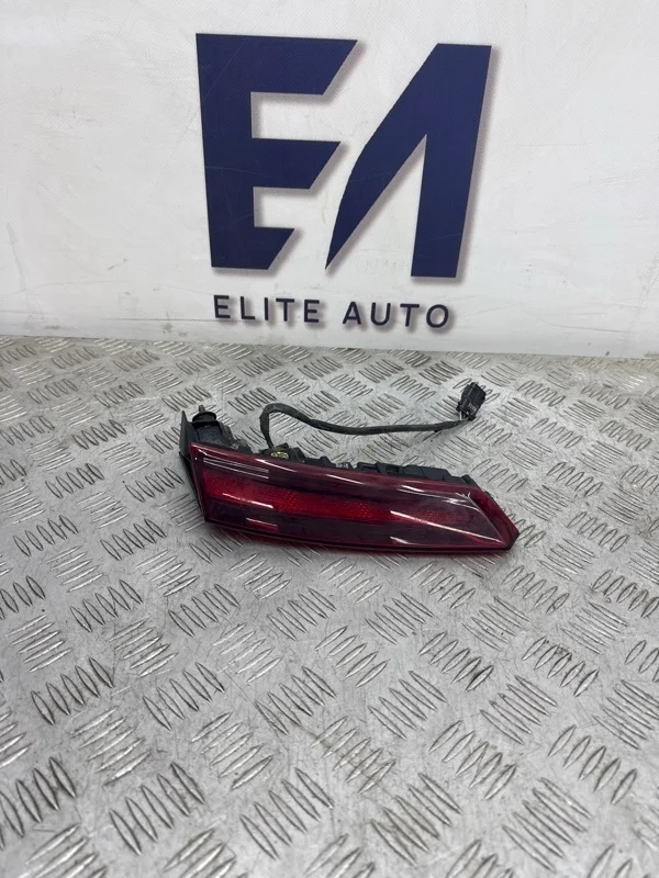 Фонарь внутренний Hyundai Sonata 2020 92404L1000 8 2.0, правый