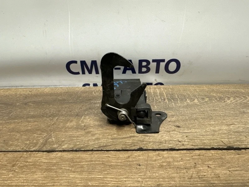 Крюк капота Audi A8 4H0823485C D4 4.2 CDRA