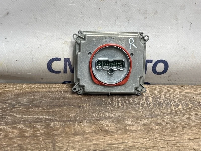 Блок управления светом Audi A8 7PP941472J D4 4.0 CTG, правый
