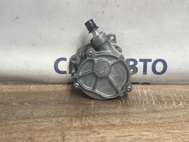 Вакуумный насос Volkswagen Touareg 03H145100C NF 3.6