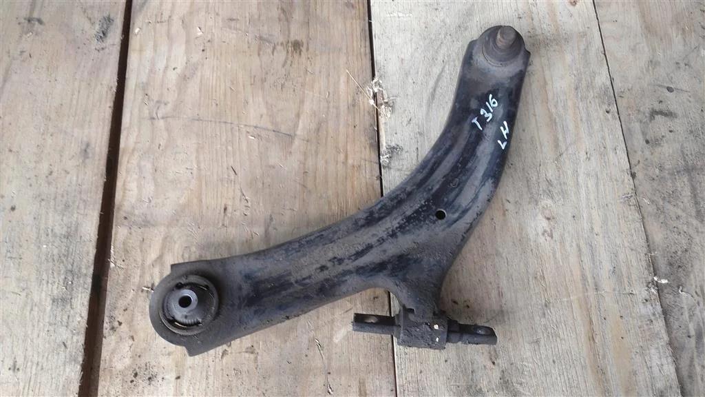 Б.у. рычаг NISSAN X-TRAIL T31 NISSAN X-TRAIL T31