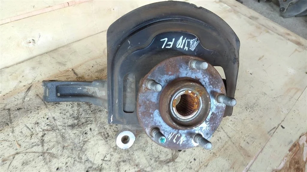 Б.у. кулак поворотный NISSAN QASHQAI J10 NISSAN QASHQAI J10