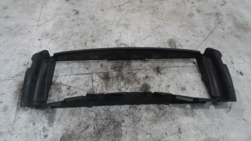 Дефлектор радиатора малый Land Rover Freelander 2 LR002756