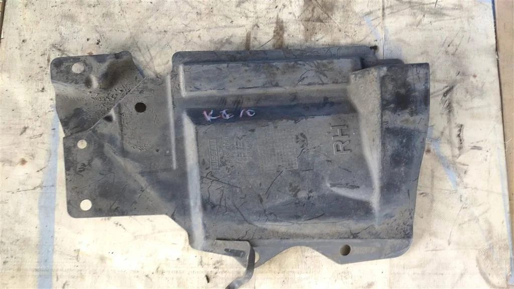 Б.у. пыльник двигателя NISSAN QASHQAI J10 NISSAN QASHQAI J10