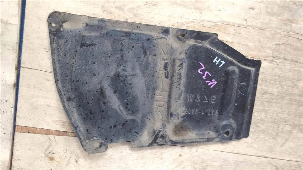 Б.у. пыльник двигателя TOYOTA PRIUS ZVW30 TOYOTA PRIUS ZVW30