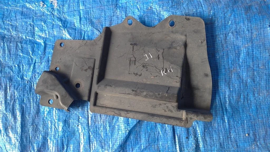 Б.у. пыльник двигателя NISSAN QASHQAI J10 NISSAN QASHQAI J10