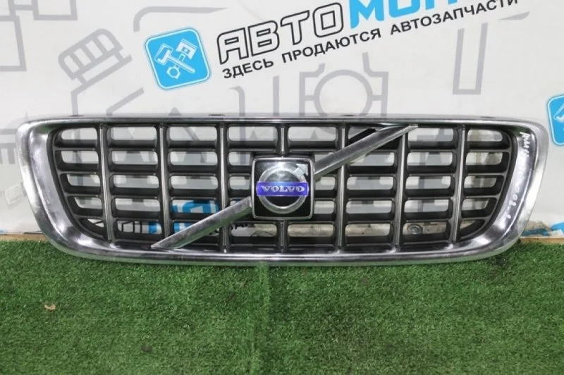 Решетка радиатора Volvo V70 III 30678627 BW
