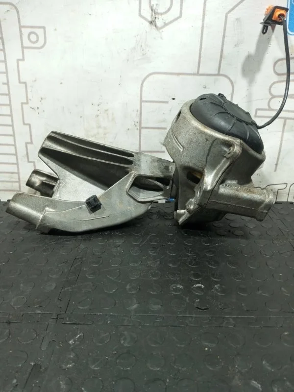 Подушка двигателя Audi A4 8R0199381 8K5 CAL