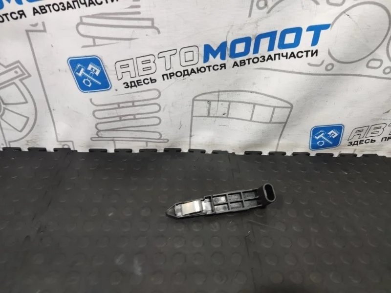 Кронштейн фары Volvo XC60 2013—2017 30763155 DZ47 B4204T7