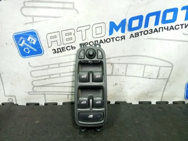 Блок управления стеклоподъемниками Volvo XC60 31334346 B4204T6
