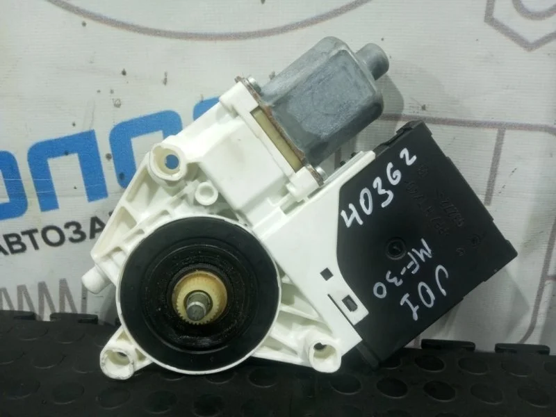 Моторчик стеклоподъемника Volkswagen Tiguan 5N0959702C 5N1 CAW, передний правый