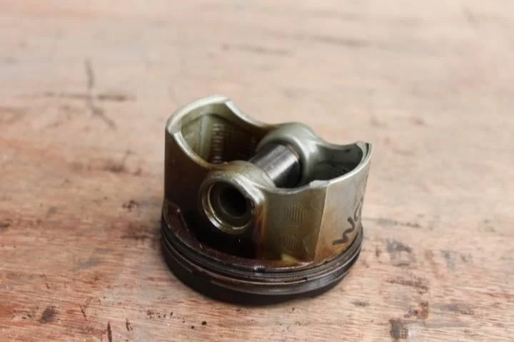 Б.у. поршень TOYOTA COROLLA ZRE151 TOYOTA COROLLA ZRE151