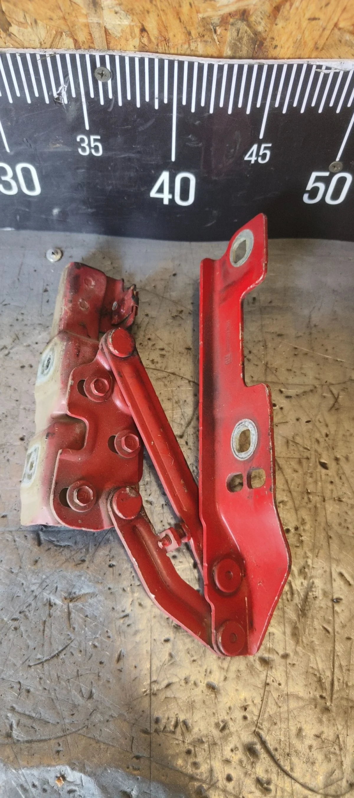 Петля капота правая Opel Astra J рестайлинг (2012—2018) 2008 B25 - GENUINE GRANITE